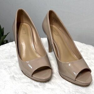 Aldo Nude Patent Leather open toe platform pump size 7.5